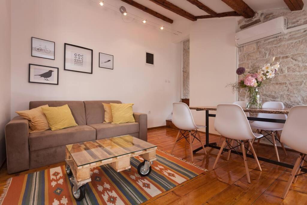 Vintage Apartment Rovinj Old Town ภายนอก รูปภาพ