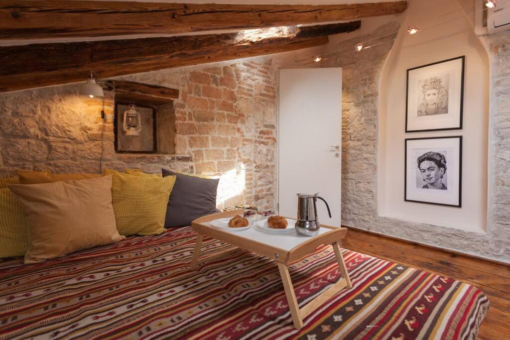 Vintage Apartment Rovinj Old Town ภายนอก รูปภาพ