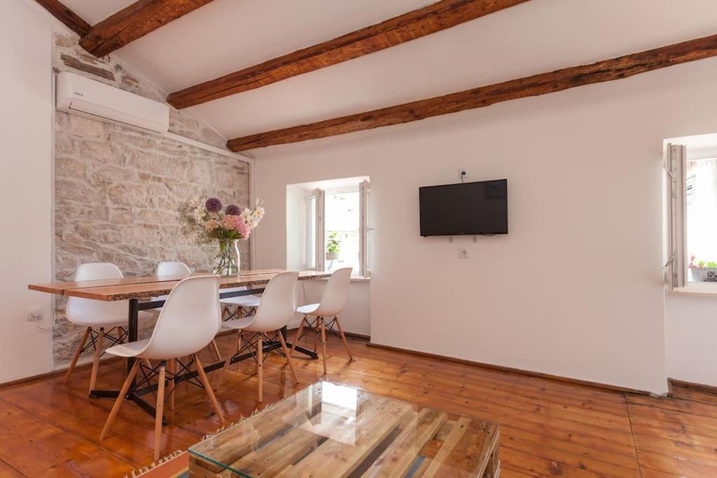 Vintage Apartment Rovinj Old Town ภายนอก รูปภาพ