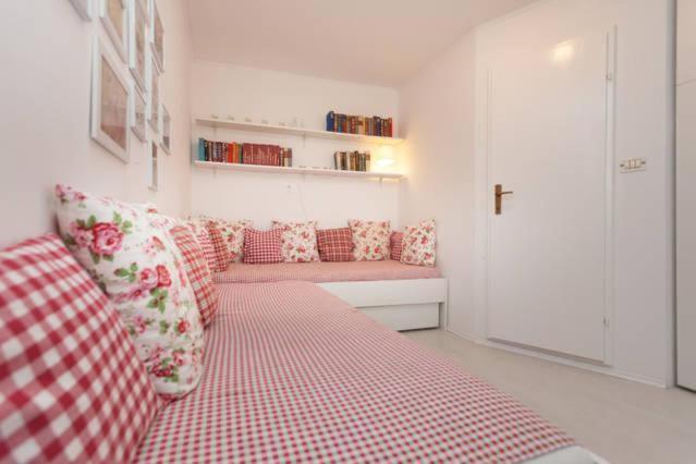 Vintage Apartment Rovinj Old Town ภายนอก รูปภาพ